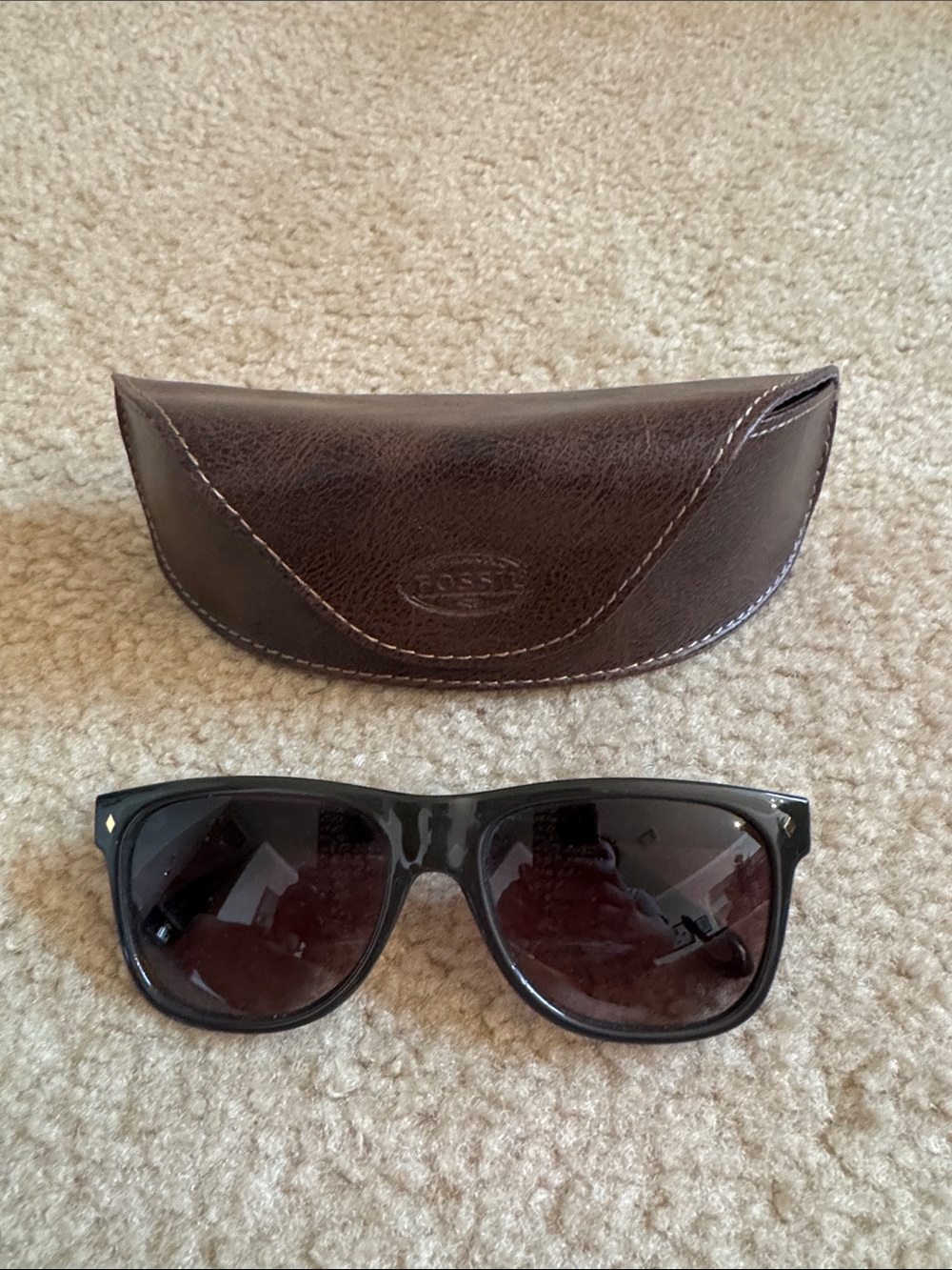 FOSSIL 🕶️ SUNGLASSES AND CASE